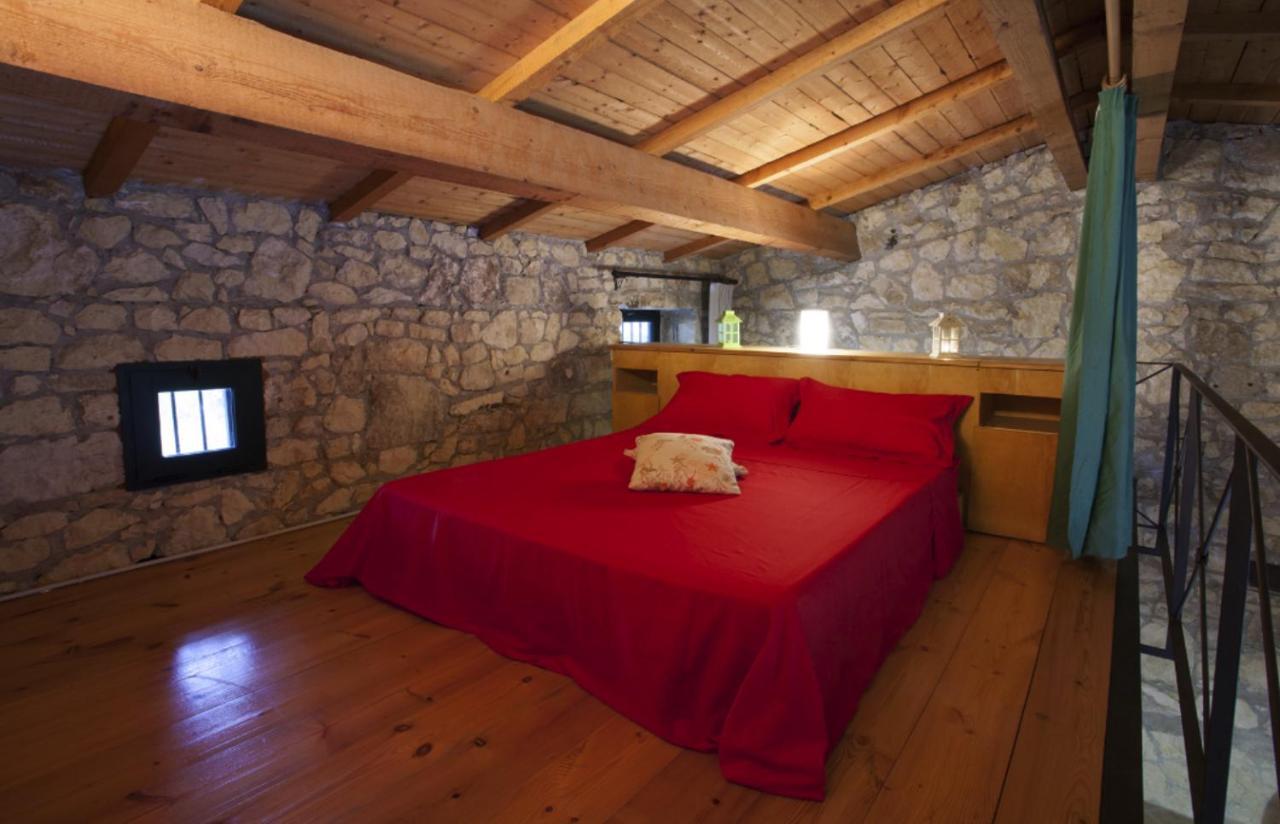 ナルド Trullo In The Woodヴィラ エクステリア 写真
