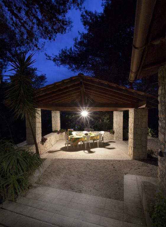 ナルド Trullo In The Woodヴィラ エクステリア 写真